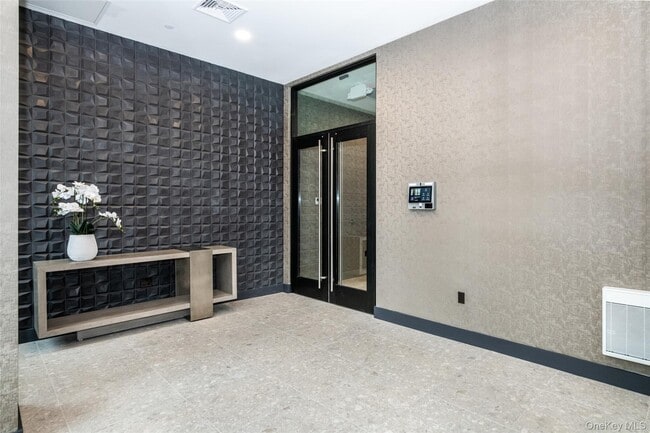 Building Photo - 15 Parkview Ave