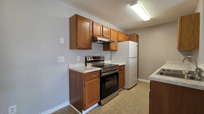 Building Photo - 8642 South Bridge Dr