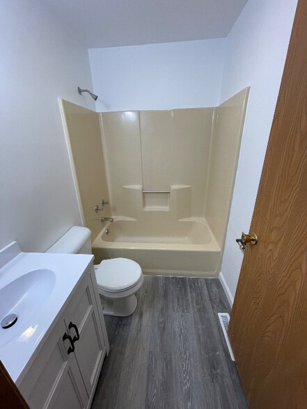 Building Photo - 110 Youngstown Rd