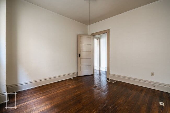 Building Photo - 35 Lundy St