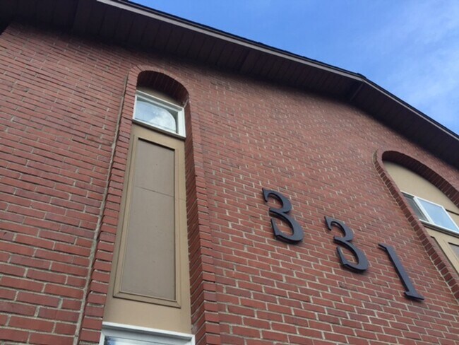 Building Photo - Meydenbauer Court Apartments