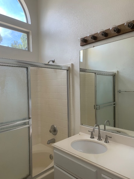 Building Photo - 757 Duoro Dr