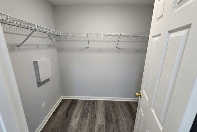 Building Photo - 385 Brookview Dr