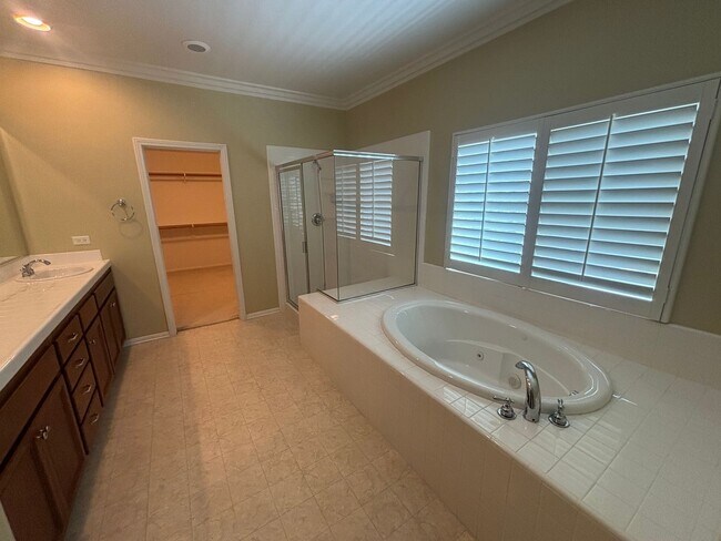 Building Photo - Spacious 4-Bedroom Home with Community Ame...