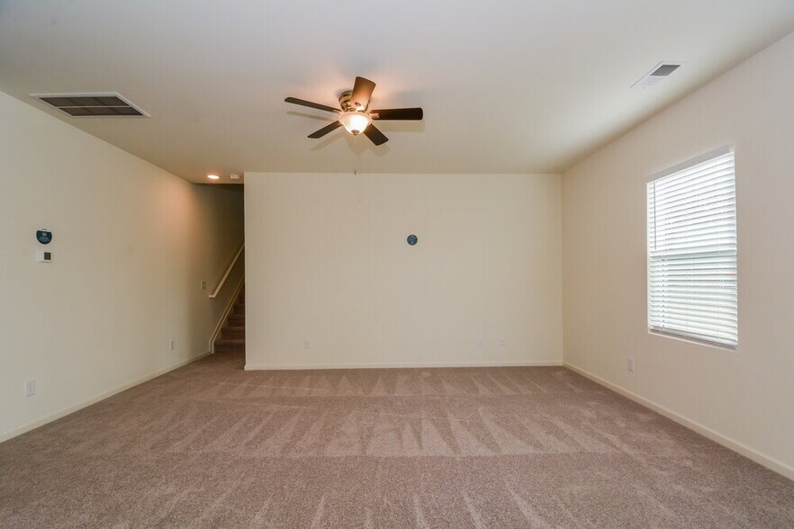 Building Photo - 260 Babbling Brk Dr