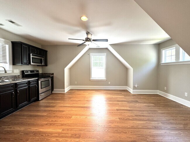 Building Photo - Stunning Home with an Upstairs Apartment or In-law Suite