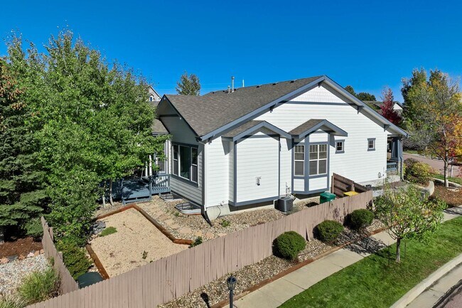 Building Photo - Main Level Living in Pine Creek...Views ar...