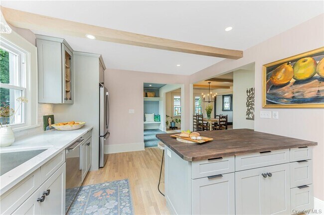 Building Photo - 12 Risley Pl