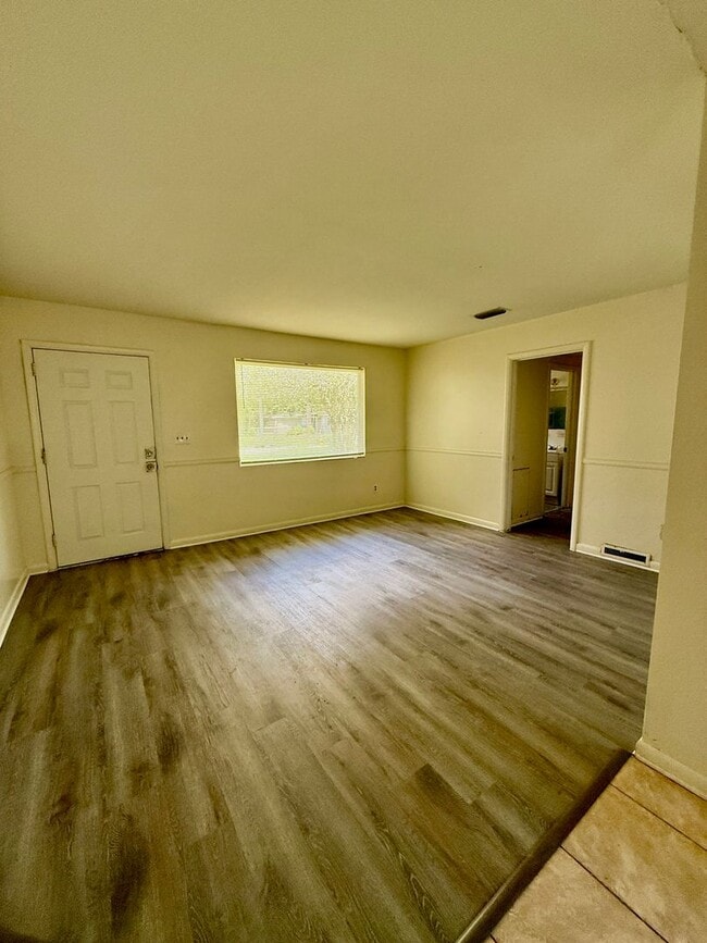 Building Photo - 1053 Legay Ave