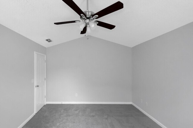 Building Photo - Exceptional 3BR / 2BA Ranch with Expansive Back Yard & Privacy Fence!