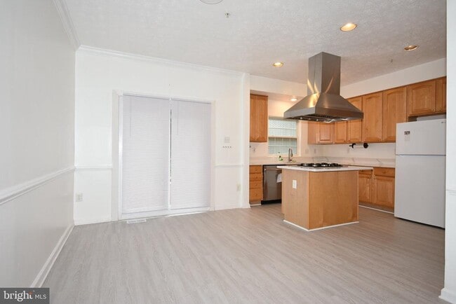 Building Photo - 6617 Cambria Terrace