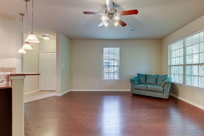 Building Photo - 1310 W Parmer Ln