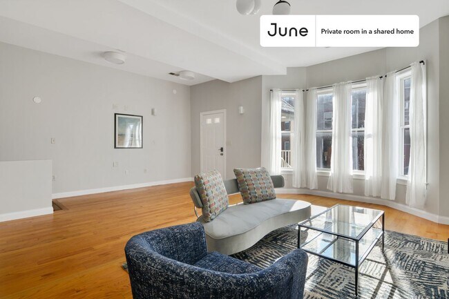 Building Photo - Room in Shared 5 bed/2.5 bath home in Roxbury
