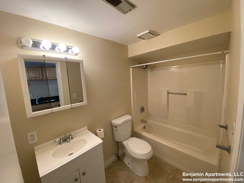 Building Photo - 385 Dorchester St