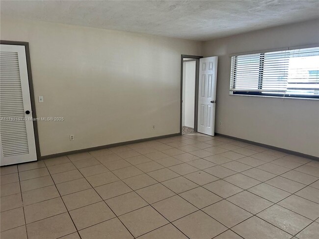 Building Photo - 5828 SW 117th Terrace