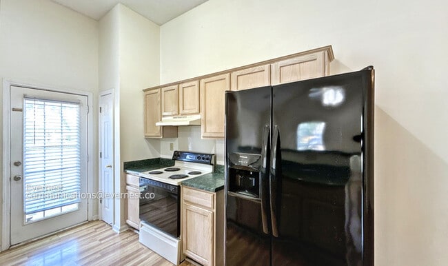 Building Photo - 9299 Grove Manor Dr