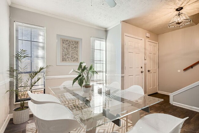 Building Photo - Charming 2-Bedroom Town Home for Rent in Morrow, GA