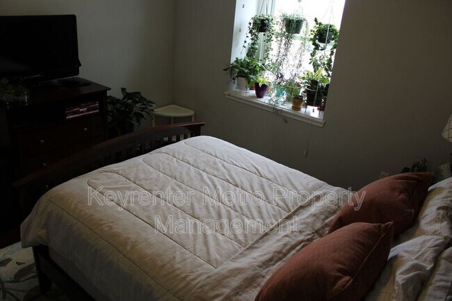 Building Photo - 708 Kaplan Ct