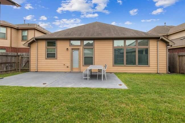 Building Photo - 16422 Sheffield Run Dr