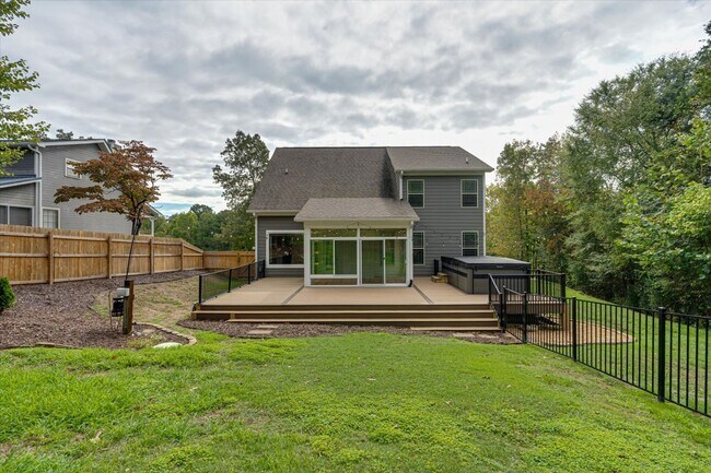 Building Photo - Move-In Ready Luxury in Island Point Estates