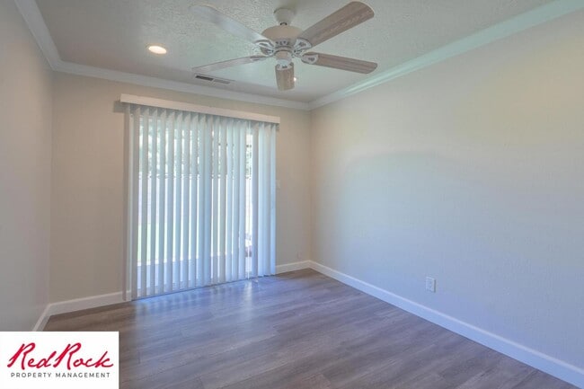Building Photo - Newly Remodeled 3 Bedroom Townhome. Small ...