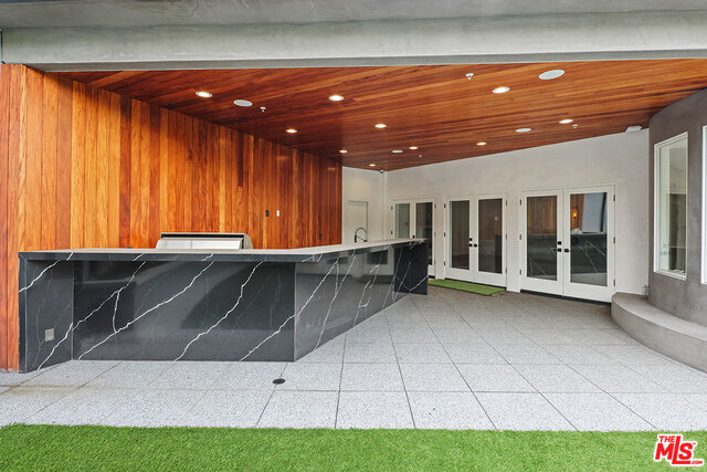Building Photo - 3373 Coldwater Canyon Ave