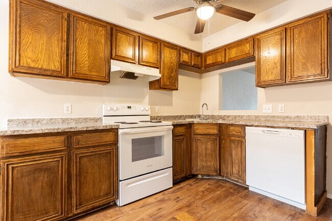 Building Photo - 323 W William Cannon Dr