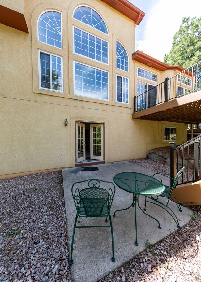 Building Photo - *COMING SOON* 5 Bedroom Broadmoor Beauty A...