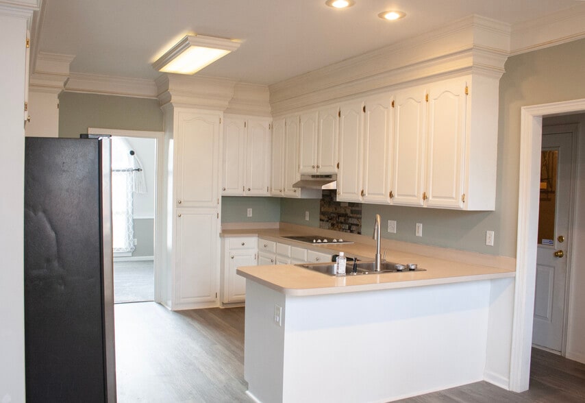 Kitchen - 237 Yale Rd