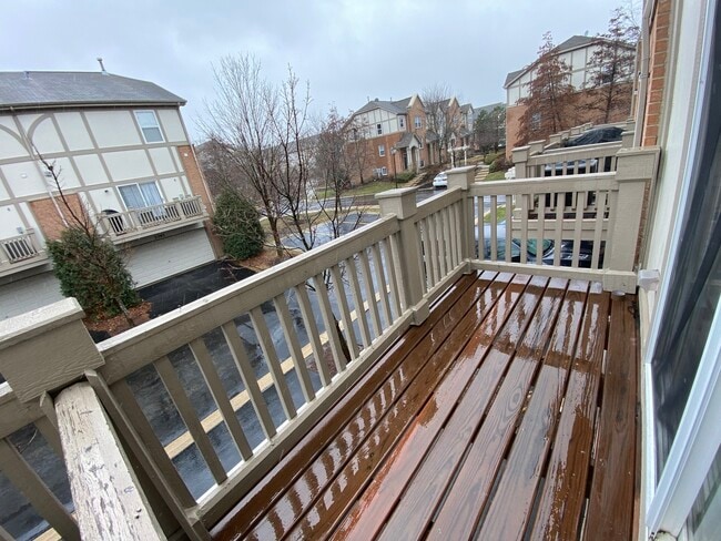 Building Photo - 1105 N Claremont Dr