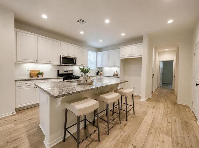 Building Photo - 2772 E Kennedy Privado
