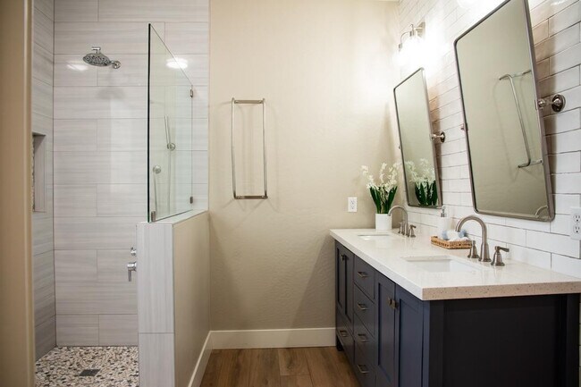 Building Photo - 1874 S 160th Ln