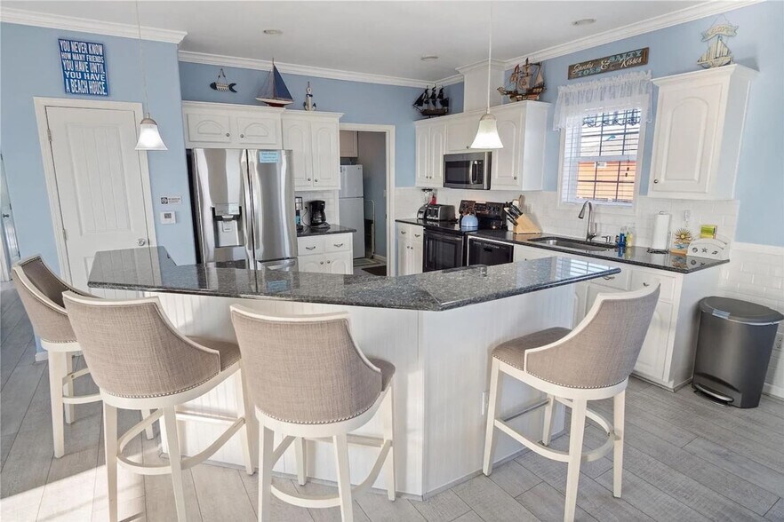 Building Photo - 975 Dolly St