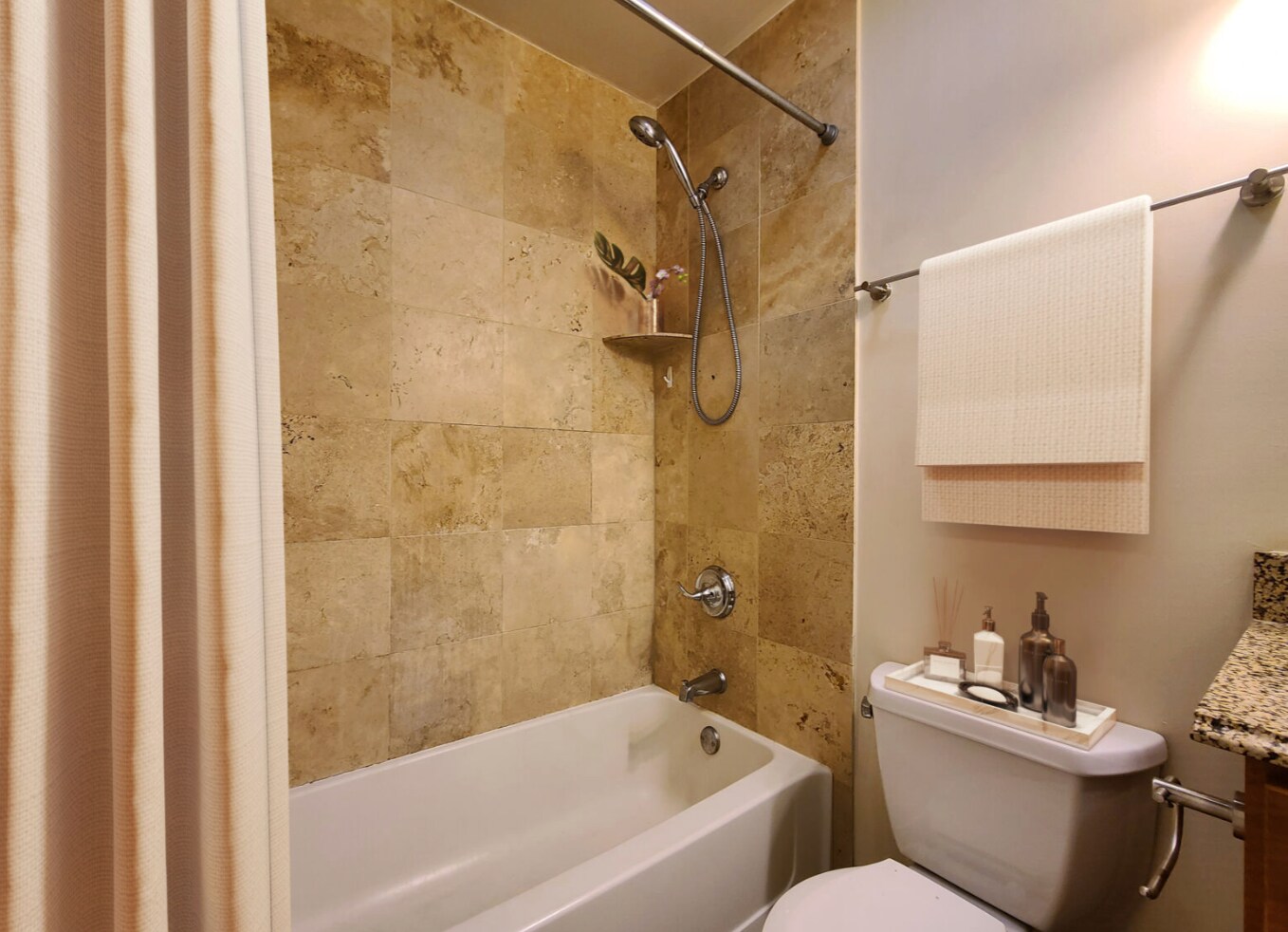 Building Photo - 630 W Wrightwood Ave