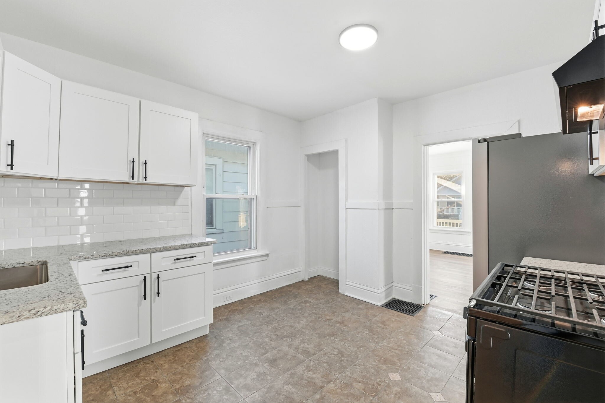 Building Photo - 6531 Plymouth Ave