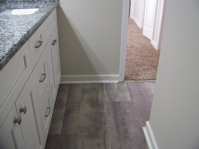 Building Photo - WATERS EDGE