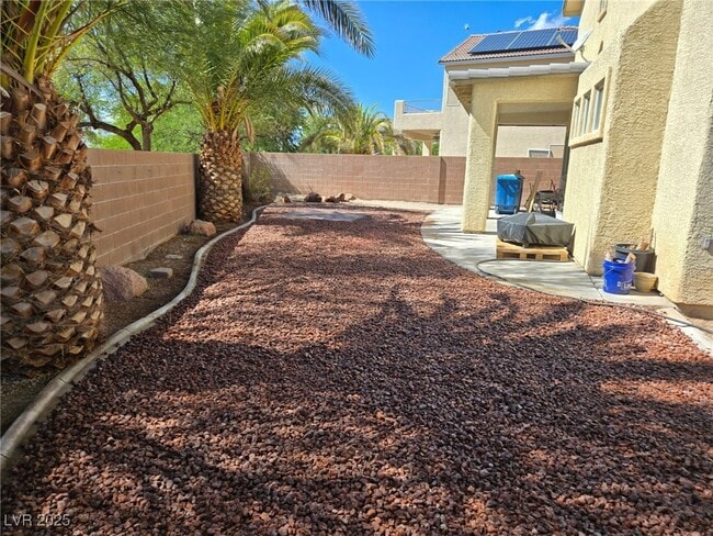 Building Photo - 909 E Malibu Sands Ave