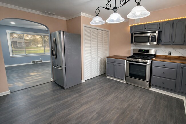 Building Photo - 1711 Kurz Way