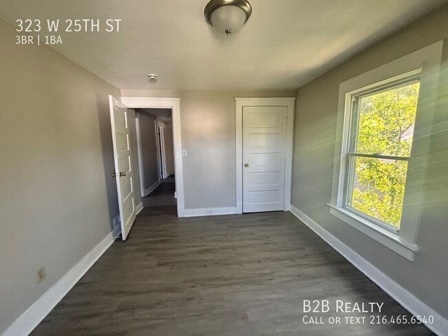 Building Photo - 323 W 25th St