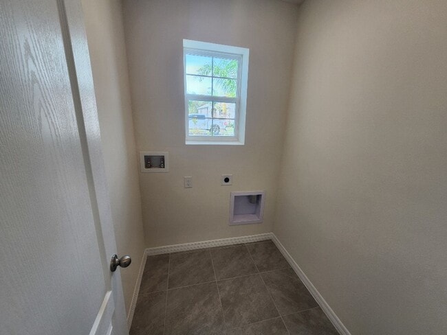 Building Photo - Great new Venetian Bay 3/2/2