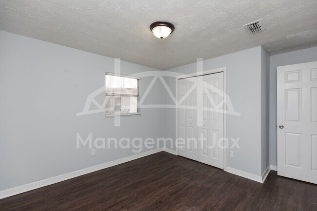Building Photo - 2661 W 25th St