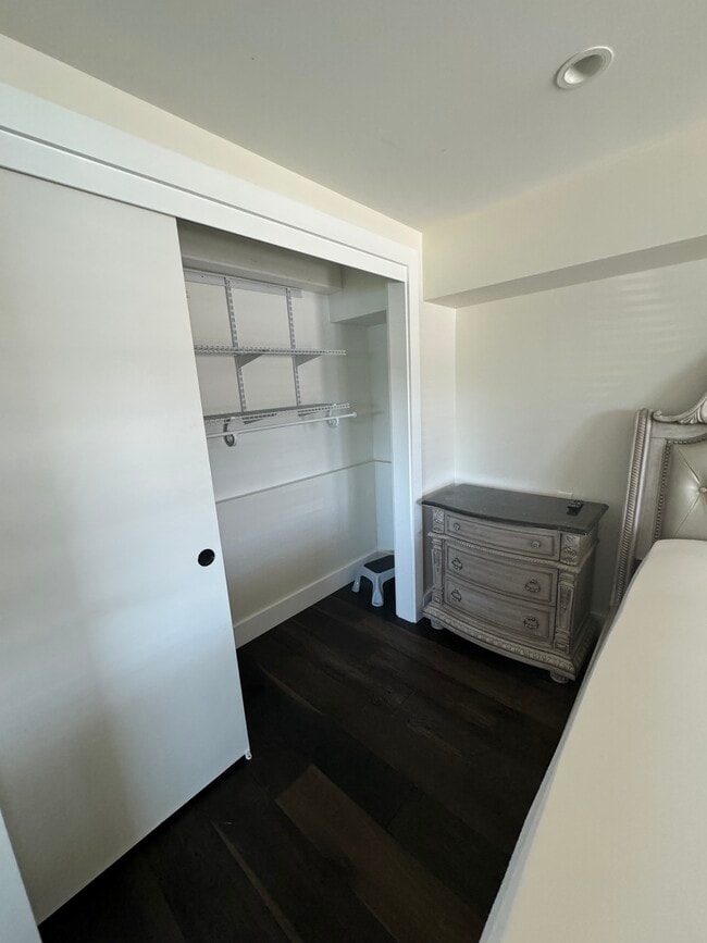 Building Photo - 686 Port Dr