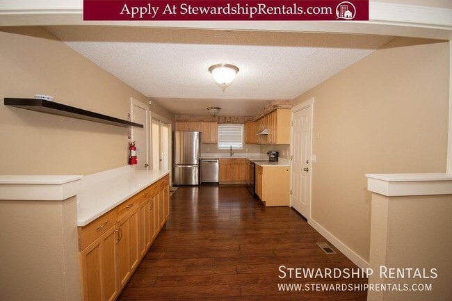 Building Photo - 5017 SE 45th Ave