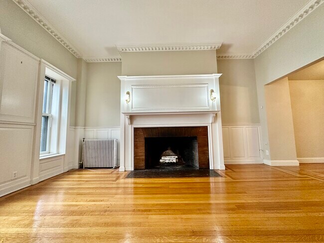 Building Photo - 472 Beacon St