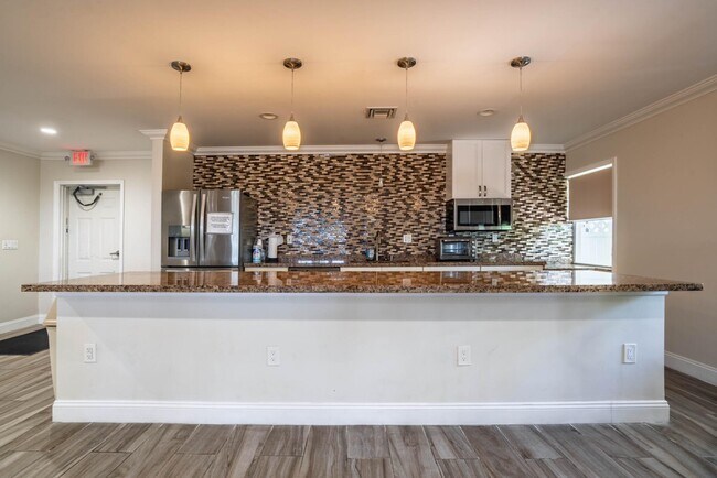 Building Photo - 401 Briny Ave