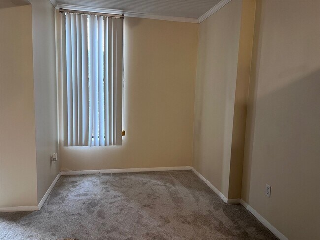 Building Photo - 32 Shrewsbury Green Dr