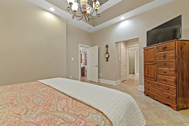Building Photo - Incredible Home A Block off of Biloxi Beach!