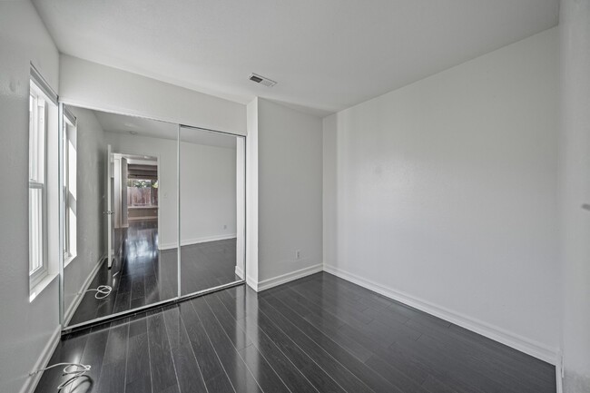 Building Photo - North Park 3 bd / 2.5 ba 2-story Townhome w/Private Patio Yard, Parking,  + More! Available Now