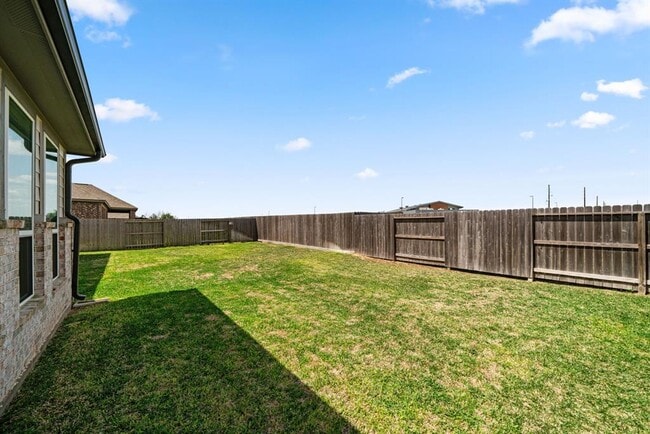Building Photo - 500 Wild Grv Ln