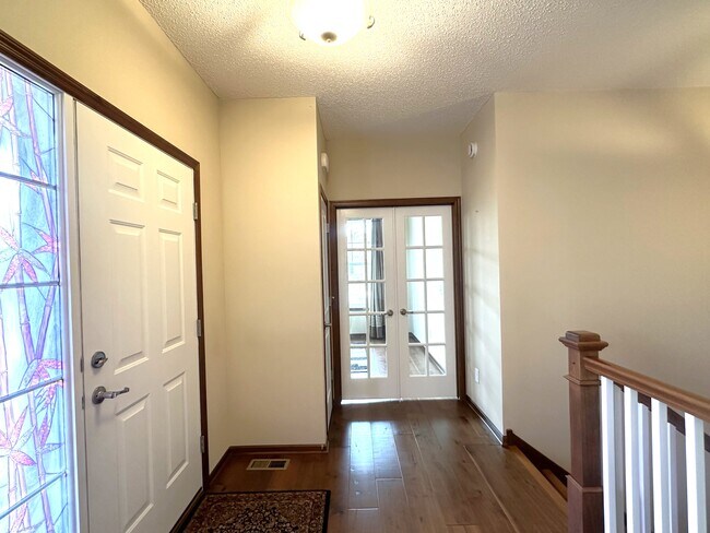 Building Photo - 6218 Shadyview Ln N